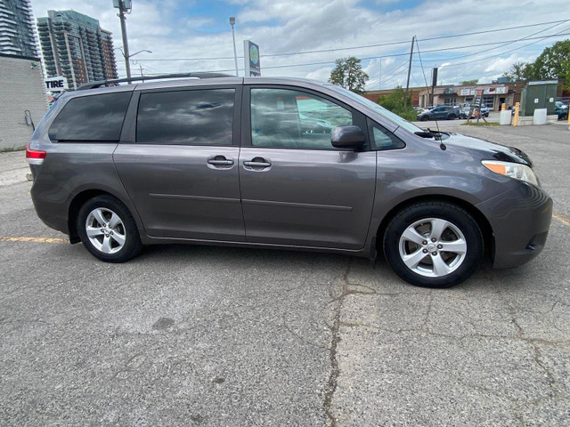2011 Toyota Sienna 5dr V6 LE 8-Pass FWD Mobility in Cars & Trucks in Mississauga / Peel Region - Image 4