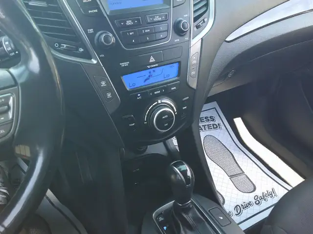 2015 Hyundai Santa Fe Sport Premium AWD in Cars & Trucks in Ottawa - Image 16