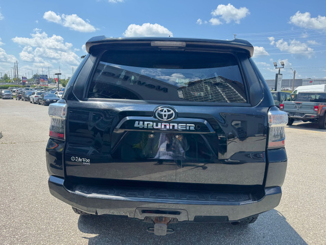 2018 Toyota 4Runner SR5 in Cars & Trucks in Markham / York Region - Image 4