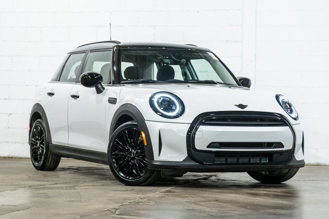 2024 MINI 5 Door Cooper | Premier | Accès Confort | Toit in Cars & Trucks in City of Montréal