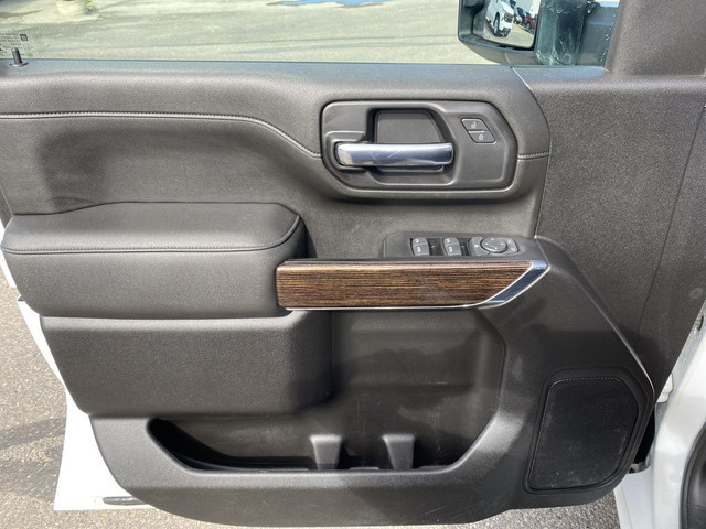 2023 GMC SIERRA 2500 4WD 6.6L V8 SLE CREW CAB in Cars & Trucks in Red Deer - Image 4