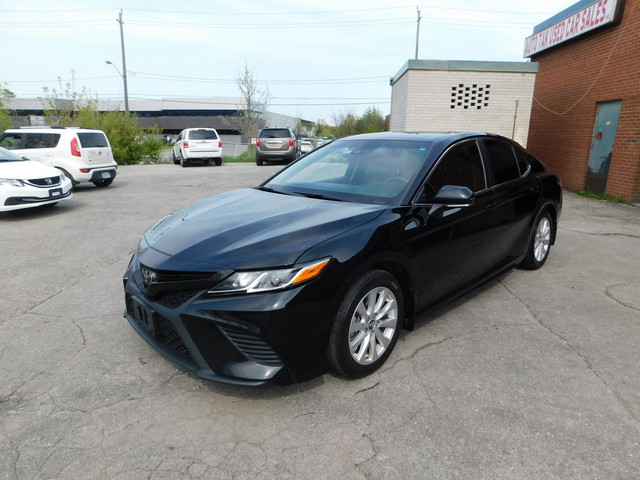  2018 Toyota Camry SE backup camera leather heated seats ac blue in Cars & Trucks in City of Toronto
