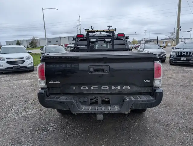 2016 Toyota Tacoma LIMITED in Cars & Trucks in London - Image 8