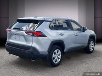 Le Toyota RAV4 LE AWD 2023 est propulsé par un moteur 4 cylindres atmosphérique de 2,5 L Dynamic For... (image 6)