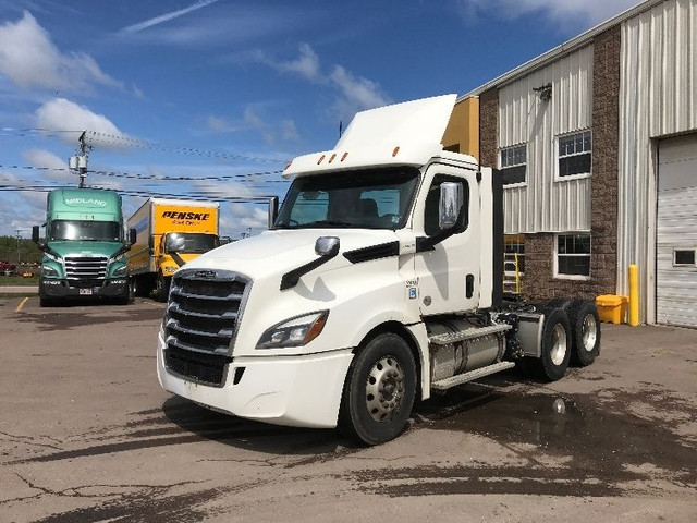 2019 Freightliner T12664ST in Heavy Trucks in Moncton - Image 3