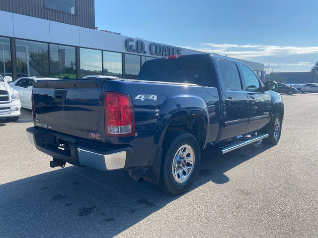 2011 GMC Sierra 1500 Crew Cab SLE 4x4 ~Chrome Wheels ~Tonneau Co in Cars & Trucks in Barrie - Image 4