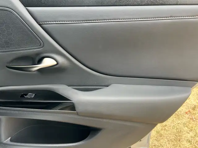 2022 Lexus ES 300h HYBRID REAR VIEW CAMERA SUNROOF NAVI BSM LKA in Cars & Trucks in City of Toronto - Image 19