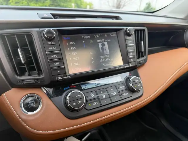 2016 Toyota RAV4 Limited / BEAUTIFUL WHITE ON PEANUT BUTTER  in Cars & Trucks in Ottawa - Image 12