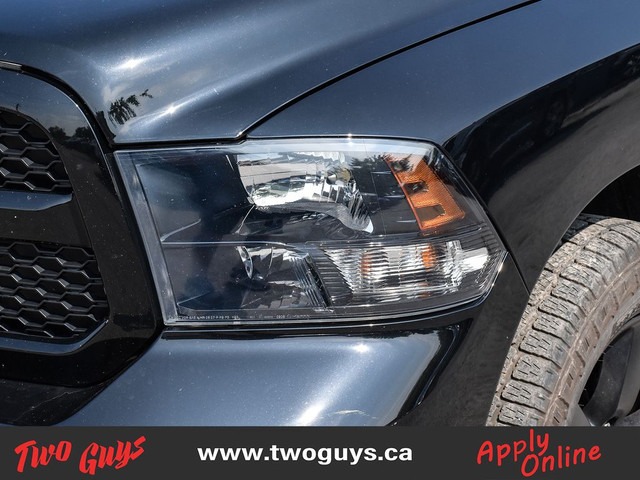 2022 Ram 1500 Express | Crew 5.7L 4WD | Night Edition | 6 Pass | in Cars & Trucks in St. Catharines - Image 4