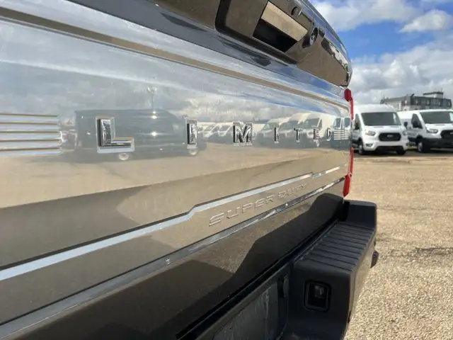 2023 Ford Super Duty F-350 SRW Limited CrewCab 160 | MoonRoof dans Autos et camions dans Ville d’Edmonton - Image 26