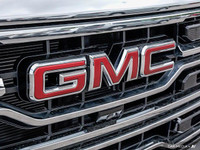 Odometer is 8573 kilometers below market average! Sie 2024 GMC Sierra 1500 SLT 4WD 10-Speed Automati... (image 8)