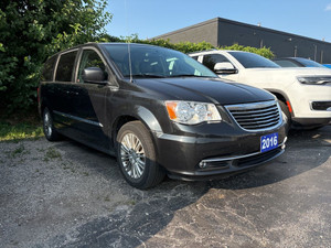 2016 Chrysler Town & Country TOURING L