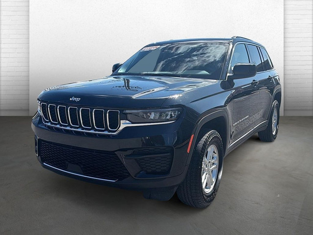 2023 Jeep Grand Cherokee * LAREDO * 4X4 * V6 * CAR PLAY * BANCS  in Cars & Trucks in Longueuil / South Shore