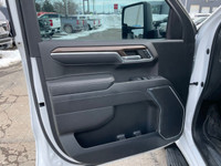 ACCIDENT FREE | HEATED SEATS | HEATED STEERING WHEEL | REMOTE START | HD BACK UP CAM | AUTO HIGH BEA... (image 8)