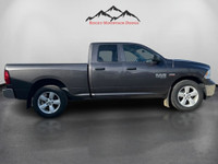 LOTS OF OPTIONS IN THIS RAM 1500 INCLUDING 5.7 HEMI, SXT PLUS GROUP WITH 20 in ALUMINUM WHEELS, DUAL... (image 4)