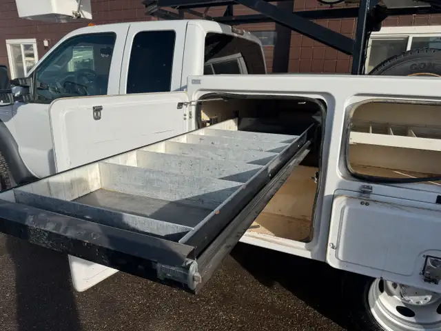 2011 Ford F-550 XLT Bucket Truck 4X4 in Heavy Trucks in Calgary - Image 10