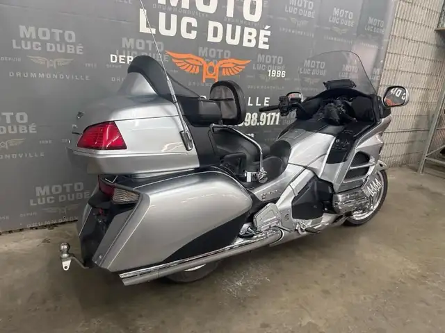 2015 Honda GL1800 Goldwing in Sport Touring in Drummondville - Image 5