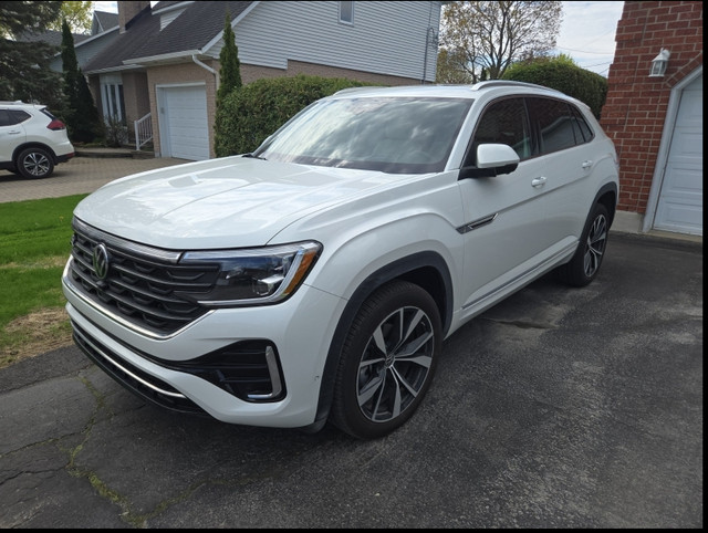 2024 Volkswagen Atlas Cross Sport Execline AWD Leather,Navigatio in Cars & Trucks in Calgary