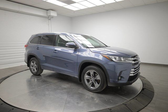 2017 Toyota Highlander Hybrid Limited in Cars & Trucks in Calgary