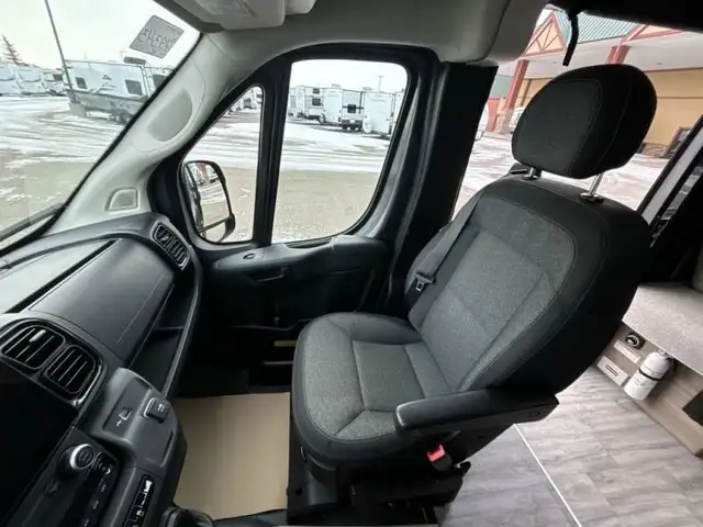 2024 Thor Dazzle 2LB in RVs & Motorhomes in Red Deer - Image 19