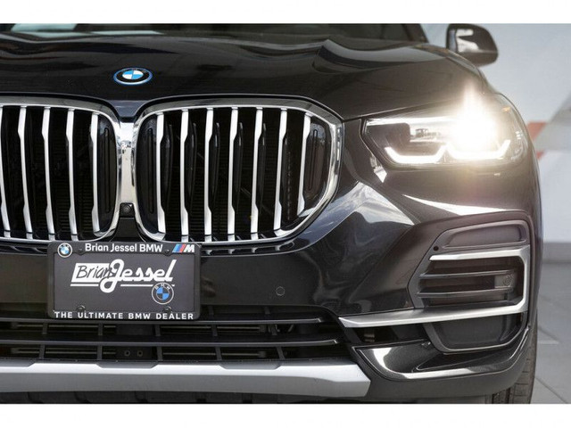2022 BMW X5 xDrive45e in Cars & Trucks in Vancouver - Image 4