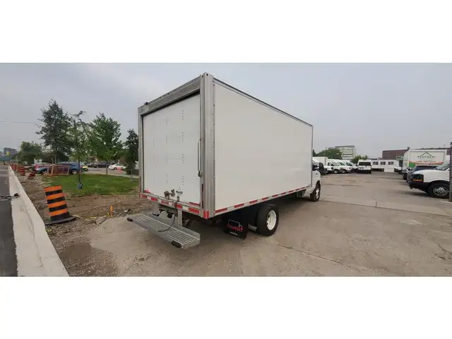 2021 Ford E-450 E-450 - 16Ft Box - 7.3L V8 Gas - Btooth/Camera in Cars & Trucks in City of Toronto - Image 6