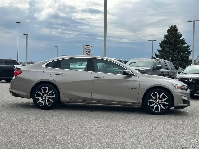 2022 Chevrolet Malibu RS 10 AIRBAGS|MID-SIZE|GREAT VALUE! in Cars & Trucks in City of Toronto - Image 7