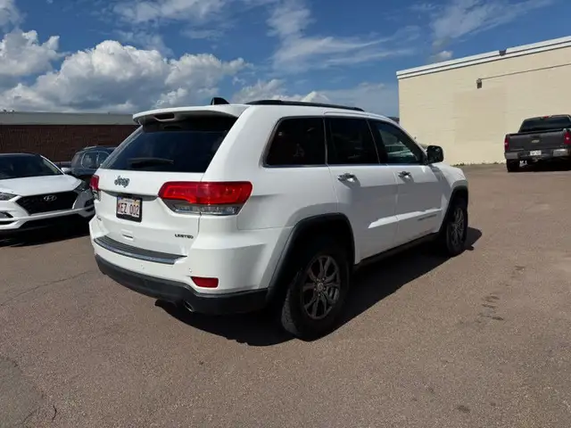 2016 Jeep Grand Cherokee Limited - Leather Seats in Cars & Trucks in Moncton - Image 8
