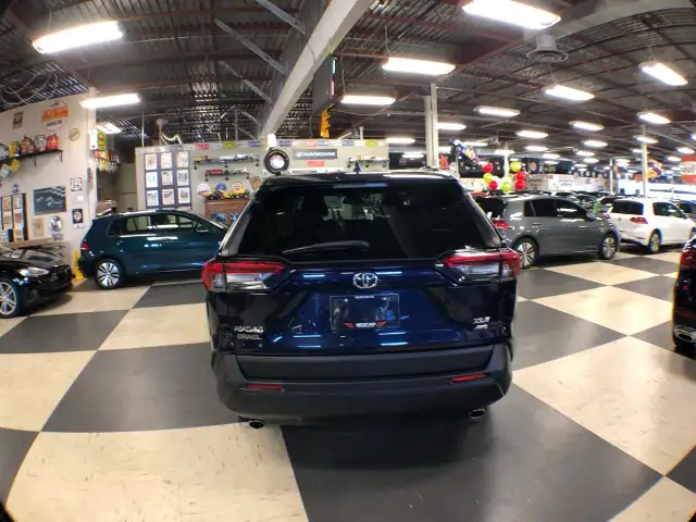 2019 Toyota RAV4 XLE AWD LEATHER SUNROOF L/ASSIST B/SPOT CARPLAY in Cars & Trucks in City of Toronto - Image 7