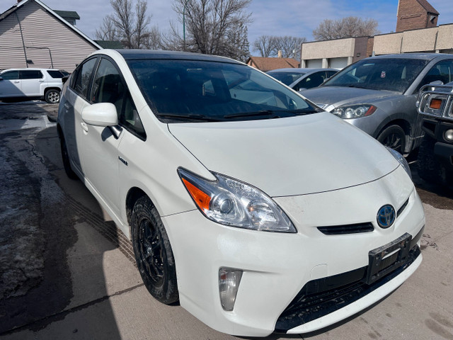 2014 Toyota Prius Touring LEATHER/SUNROOF/NAVI/CAMERA/SOLAR in Cars & Trucks in Winnipeg - Image 2