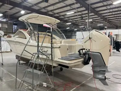 This gorgeous 240 Dorado is powered with a color matched Mercury 300 Verado/DTS. Along with all the...
