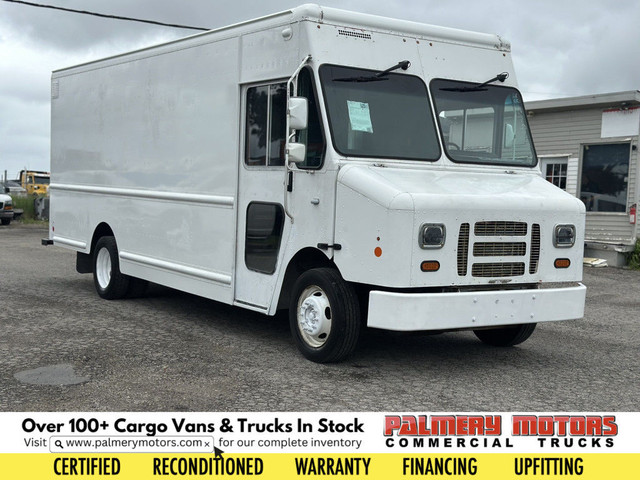 2015 Ford F-59 Commercial Stripped Chassis Step Van Gas + Shelve in Cars & Trucks in Mississauga / Peel Region - Image 4