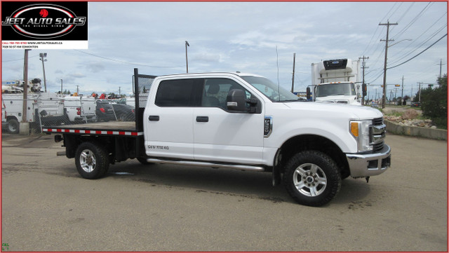 2017 Ford F-350 XLT CREW CAB FLAT DECK in Cars & Trucks in Edmonton - Image 4
