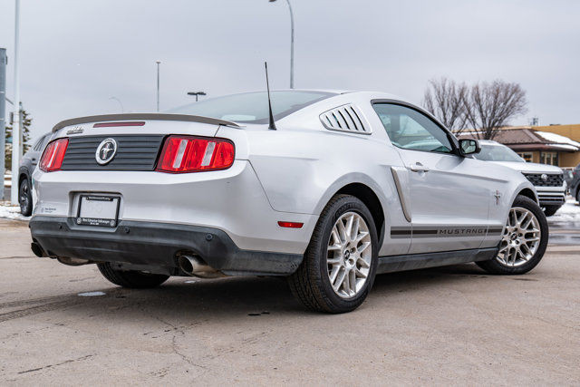 2012 Ford Mustang 2dr Cpe V6 | HEATED SEATS in Cars & Trucks in Edmonton - Image 2