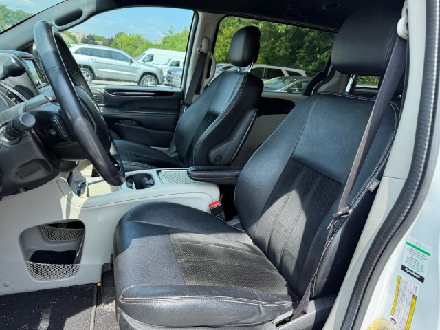 2016 Dodge Grand Caravan SE/SXT AS IS SPECIAL | YOU CERTIFY,... in Cars & Trucks in London - Image 4