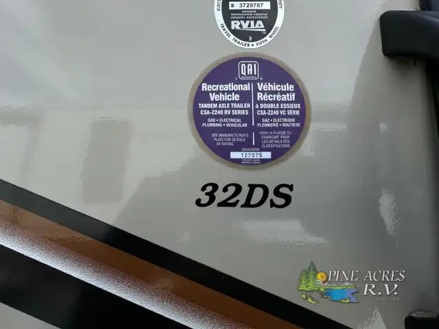 2015 Shasta RVs Revere 32DS in Travel Trailers & Campers in Truro - Image 3