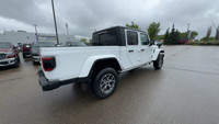 EXECUTIVE CROSSTOWN DEMO! This 2024 JEEP GLADIATOR SPORT 4X4 has the following options Cloth Low-Bac... (image 1)