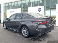 This Toyota Camry boasts a Regular Unleaded I-4 2.5 L/152 engine powering this Automatic transmissio... (image 2)