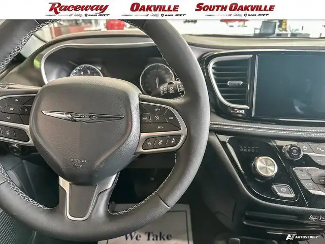 2025 Chrysler Pacifica Select in Cars & Trucks in Mississauga / Peel Region - Image 15