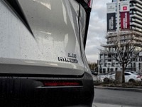 Visit our dealership to explore the recent trade-in of the 2024 TOYOTA SIENNA HYBRID LE. This except... (image 7)