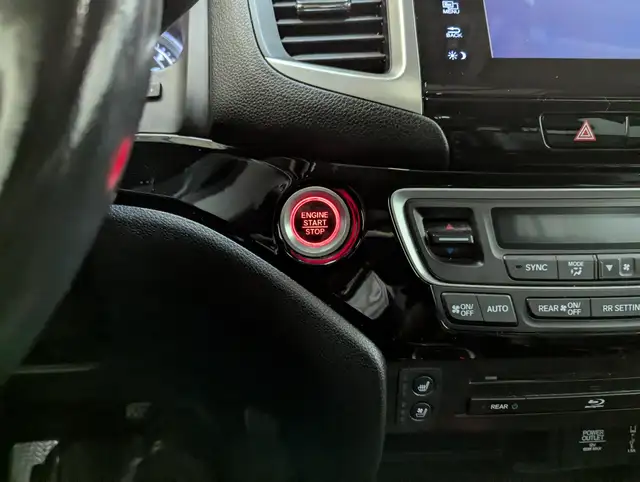 2018 Honda Pilot Touring No Accidents | Leather | Navigation dans Autos et camions dans Calgary - Image 28