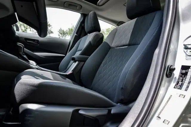 2024 Toyota Corolla LE - Heated Seats - Apple CarPlay dans Autos et camions dans Ottawa - Image 25