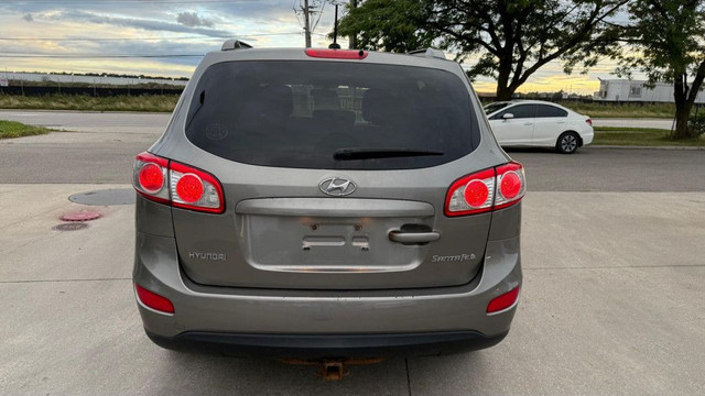 2011 Hyundai Santa Fe Front-wheel Drive 4dr V6 Automatic GL in Cars & Trucks in Mississauga / Peel Region - Image 4