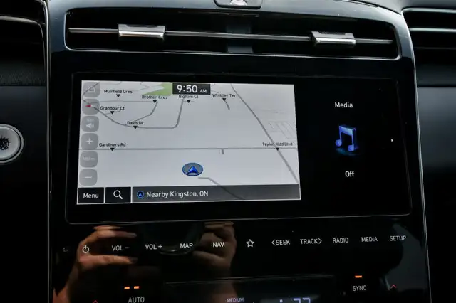 2024 Hyundai Santa Cruz Ultimate • SUNROOF • NAV • COOLED SEATS dans Autos et camions dans Cornwall - Image 21