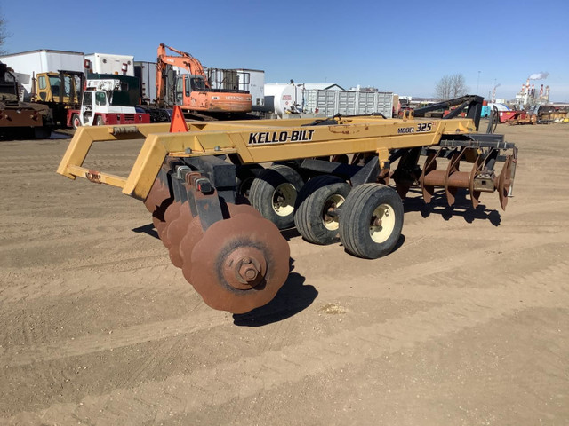 2011 Kello-Bilt 10 Ft Offset Disc 325 in Farming Equipment in Kamloops - Image 3