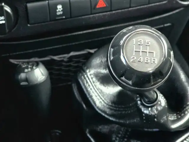 2018 Jeep Wrangler JK Sport | Cloth | Manual in Cars & Trucks in Grande Prairie - Image 21