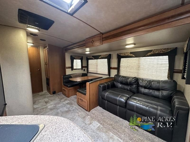 2016 CrossRoads RV Sunset Trail Super Lite ST290QB in Travel Trailers & Campers in Truro - Image 2