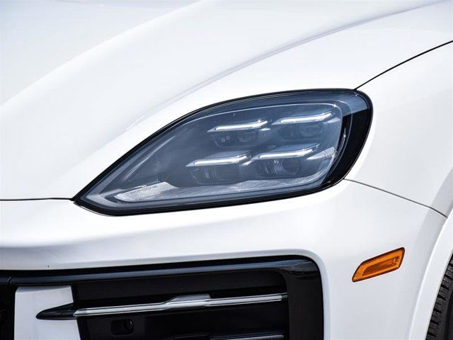 2024 Porsche Cayenne S E-Hybrid in Cars & Trucks in London - Image 2