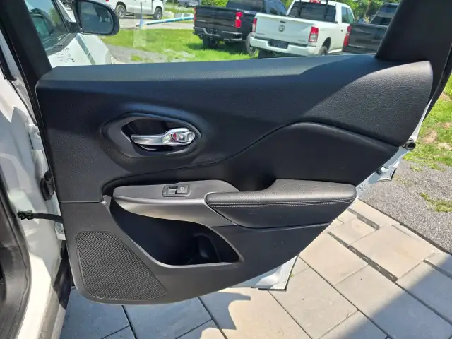 2019 Jeep Cherokee dans Autos et camions dans Ottawa - Image 23
