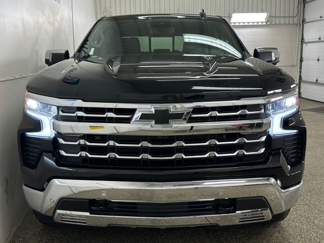 2024 Chevrolet Silverado 1500 LTZ LTZ/CREW/LEATHER/ROOF/3300KM! in Cars & Trucks in Belleville - Image 3